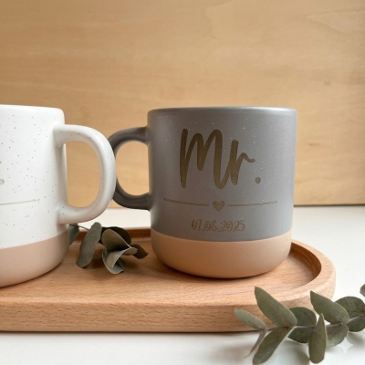 Ensemble de tasses en céramique personnalisées et plateau en hêtre avec noms et date, souvenir de mariage, cadeau d'anniversaire/fiançailles pour couples/jeunes mariés/mariée/marié