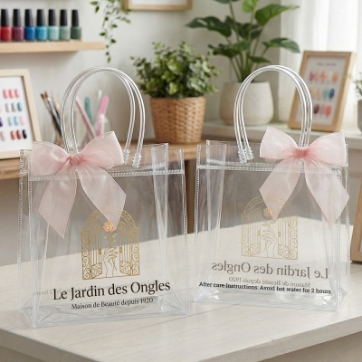 Kundin eines Nagelstudios