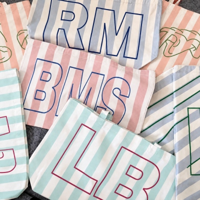 Personalisierte, gestreifte Tragetasche mit Monogramm, leichte Schultertasche aus Baumwolle, Reiseaccessoire, Hochzeits-/Strandgeschenk für Bräute/beste Freundinnen