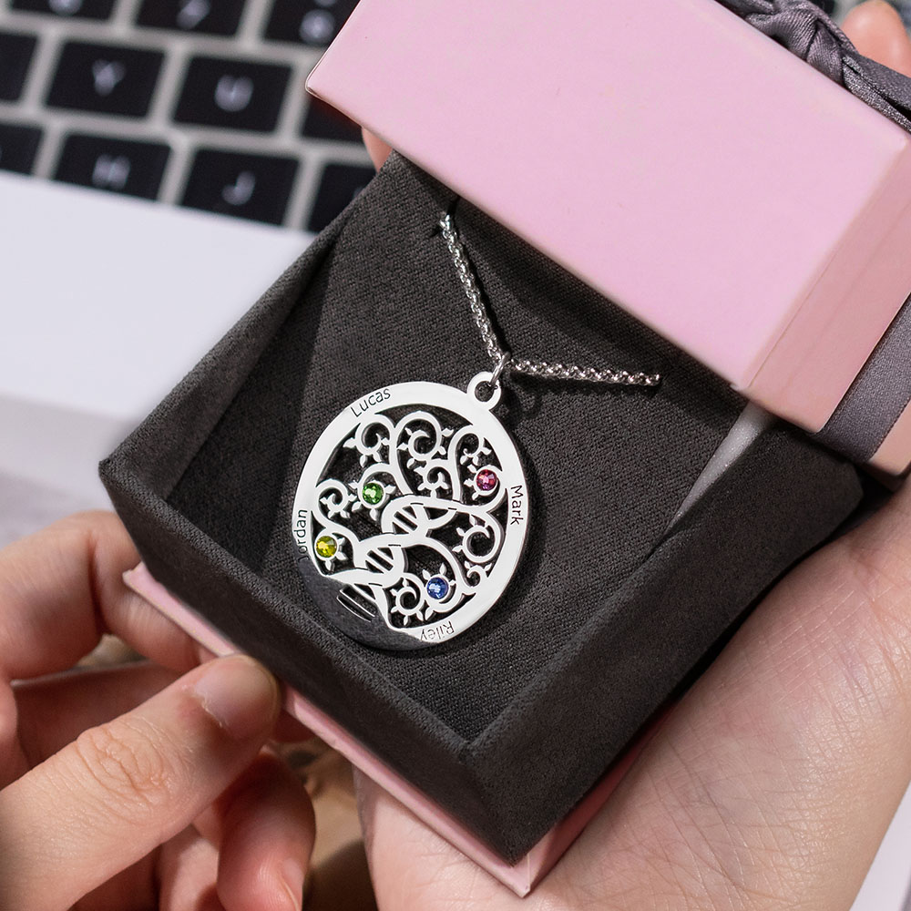 Colar personalizado com o nome da árvore genealógica com pedra de nascimento