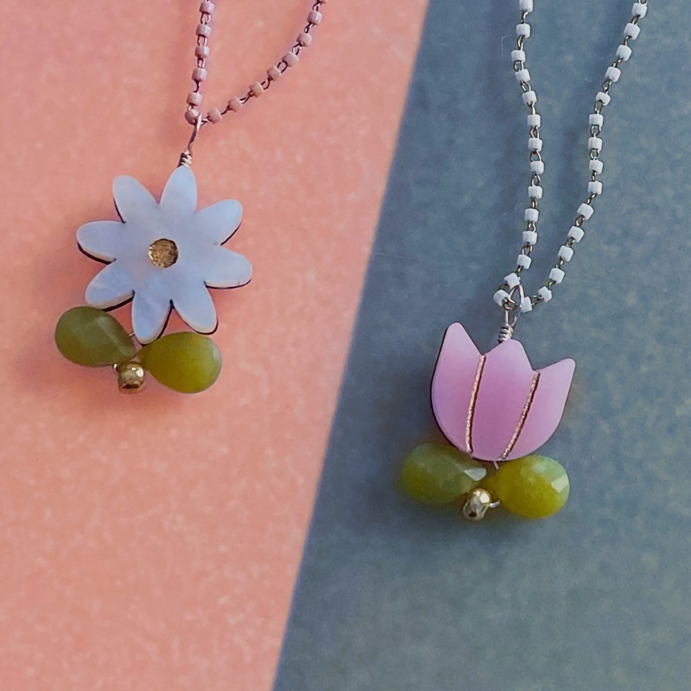 collier avec pendentif fleur