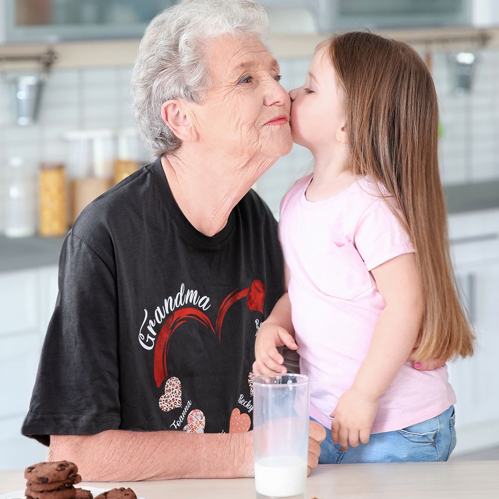 Personalized Name Grandma Heart Shirt, Custom Grandma & Grandkids Name Shirt, Nana Crewneck T-shirt/Sweatshirt, Gift for Grandma/Mother