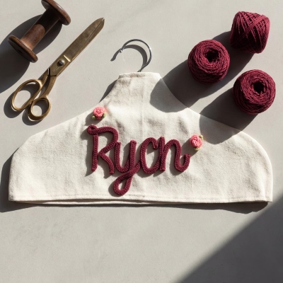 Personalized Embroidered Name Bridesmaid Hangers Set, Vintage Padded Hanger for Wedding Party, Bridal Shower Favors, Gift for Maid of Honor/Besties