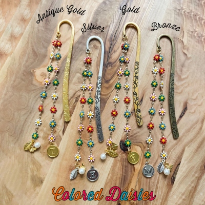 Personalized Daisy Metal Bookmark Hook with Initial and Pearl Charm, Handmade Vintage Floral Page Marker, Birthday Gift for Book Lovers/Friends/Her