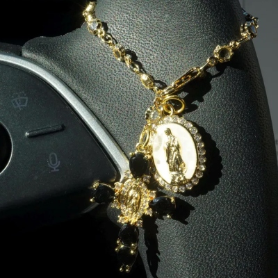 Personalisierter Auto-Anhänger mit Geburtsstein-Mariä-Kreuz, Kristallrosenkranz-Glücksbringer fürs Lenkrad, Auto-Accessoire, Taufgeschenk für Sie/Mama/Familie