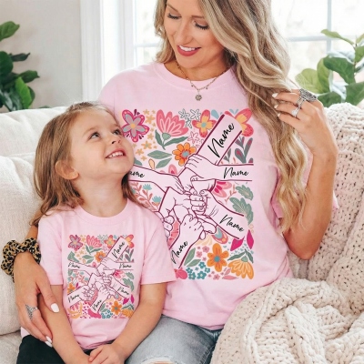 Personalisiertes Mutter-Tochter-T-Shirt mit 1-5 Namen, mehrfarbiges Rundhals-Top mit Blumenmuster, Geschenkidee zum Geburtstag oder Muttertag für Mama/Oma/Sie