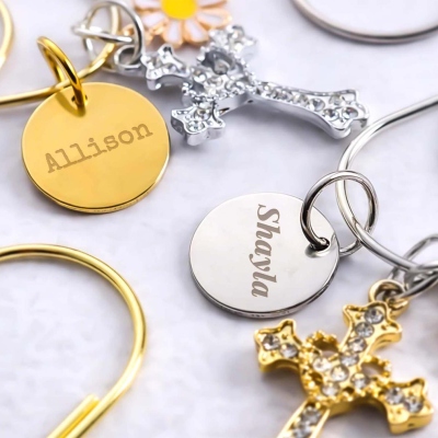Personalisierte Mini-Büroklammer mit Namensgravur, Kreuz- und Gänseblümchenanhänger, elegantes Lesezeichen aus Metall, christliches Planeraccessoire, Geschenk für Sie/Buchliebhaberinnen