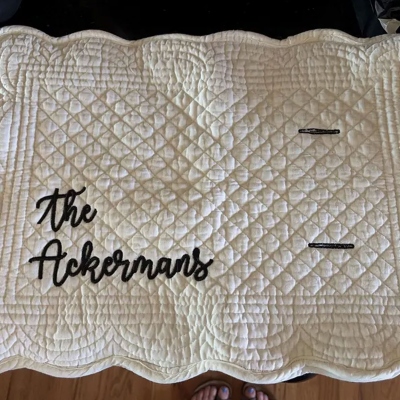Gepersonaliseerde, geborduurde ovenschotelhoes met tekst, ovenschotelhoes met geschulpte rand, ideaal als bedankje voor een vrijgezellenfeest of housewarmingcadeau voor vrienden/familie.