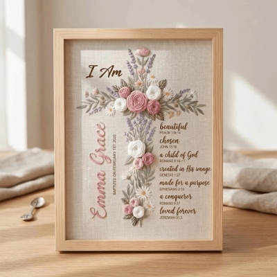 Gepersonaliseerd geborduurd bloemenkruis doopframe met naam en datum, houten wanddecoratie met linnenstructuur, kraamcadeau voor pasgeborene/familie/kinderen