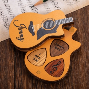 Gepersonaliseerde houten plectrums met koffer
