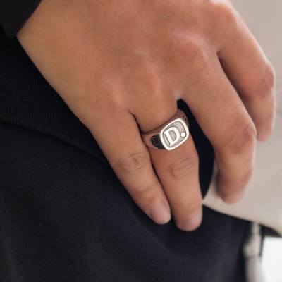 Bague chevalière initiale unisexe en argent sterling carré personnalisé