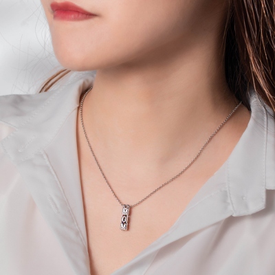 Personalized Mom and Mum Necklace with Birthstone