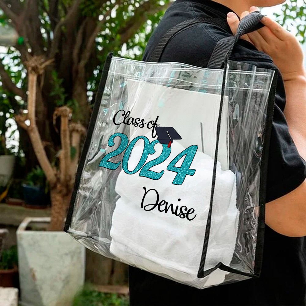 Custom Clear Class of 2024 Graduation Tote Bag, Large Capacity Bachelor Cap Waterproof PVC Stadium Bag, Graduation Gift for Students/Family/Friends