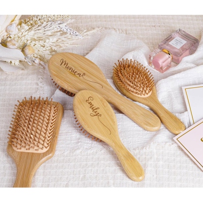 Personalisierter, gravierter Holzkamm mit Namen für Brautjungfern, elegante Haarbürste mit Schleife, Gastgeschenk für die Brautparty, Geschenk zur Hochzeit/zum Heiratsantrag/zum Geburtstag für sie/beste Freundin