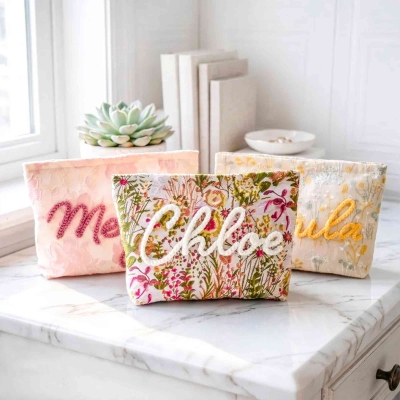 Custom Name Yarn Floral Vintage Makeup Bag, Waterproof Toiletry Cosmetic Pouch, Compact Travel Bag, Birthday/Mother’s Day Gift for Mom/Grandma/Her
