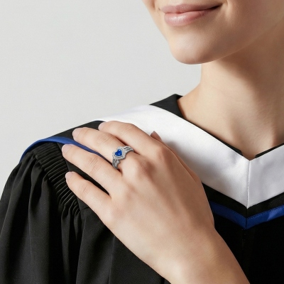 Personalisierter, gravierter Namensring mit Herz-Geburtsstein, Abschlussschmuck für den Jahrgang 2026, Ring für Schul- und Hochschulabsolventen, Geschenk für Absolventen