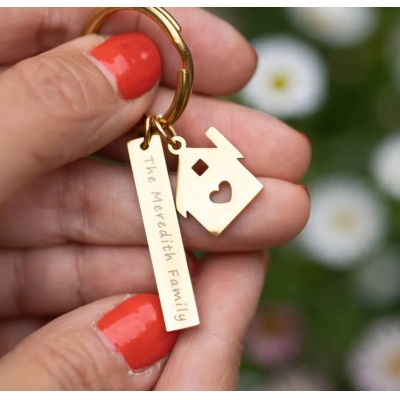 Custom Family Name Heart Cutout House Keychain, Tarnish-Resistant Pocket-Sized Key Tag, Housewarming/Closing Anniversary Gift for Homeowners/Family