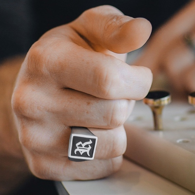 Personalisierter anfänglicher Siegelring Unisex