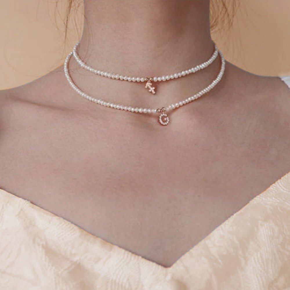 Parelketting met initiaal