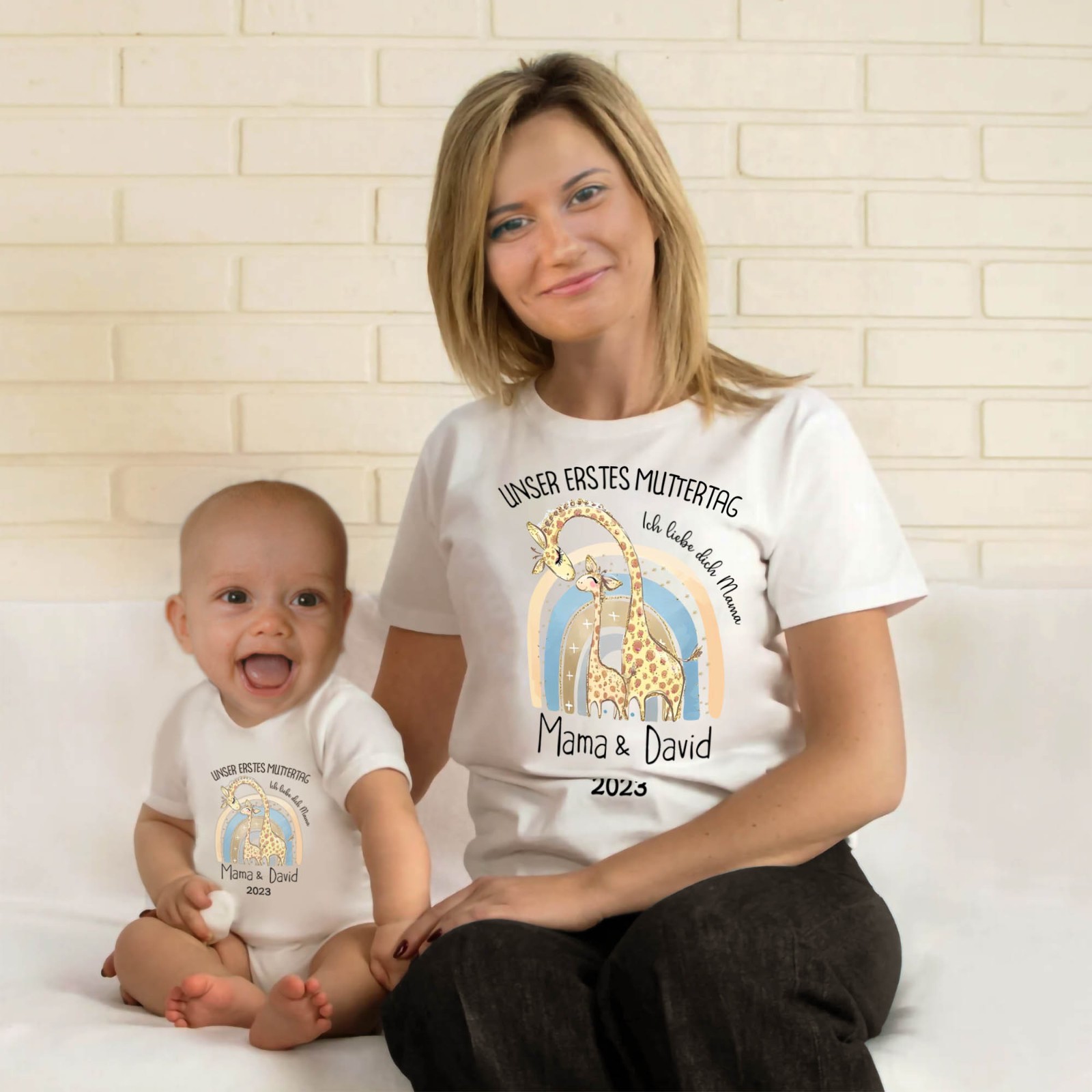 Unser erstes Set für Mutter und Baby zum Muttertag, individuell gestalteter Tier-/Muster-Babysuit und Mama-T-Shirt, personalisiertes T-Shirt und Babyromper, Geschenk für neue Mütter