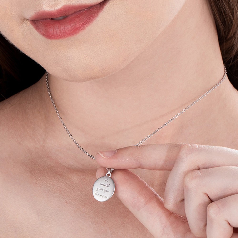 necklace wearing