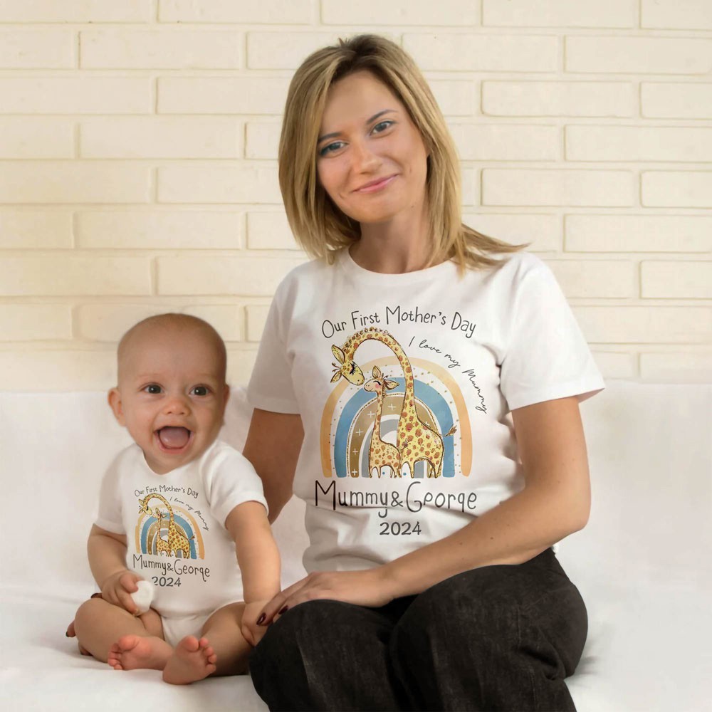 Personalisiertes T-Shirt mit Tieren/Muster und Baby-Onesie, Unser erstes Muttertags-Mama- und Baby-Set 100 % Baumwolle, Weihnachtsgeschenk für neugeborene Mama