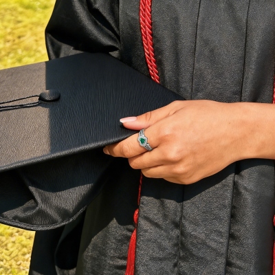 Personalisierter, gravierter Namensring mit Herz-Geburtsstein, Abschlussschmuck für den Jahrgang 2026, Ring für Schul- und Hochschulabsolventen, Geschenk für Absolventen