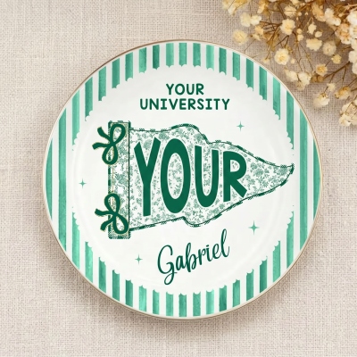 Plat à bijoux personnalisé avec fanion rayé et nom, en céramique, pour la remise des diplômes. Souvenir de fin d'études, cadeau pour les diplômés.