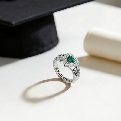 Personalisierter, gravierter Namensring mit Herz-Geburtsstein, Abschlussschmuck für den Jahrgang 2026, Ring für Schul- und Hochschulabsolventen, Geschenk für Absolventen