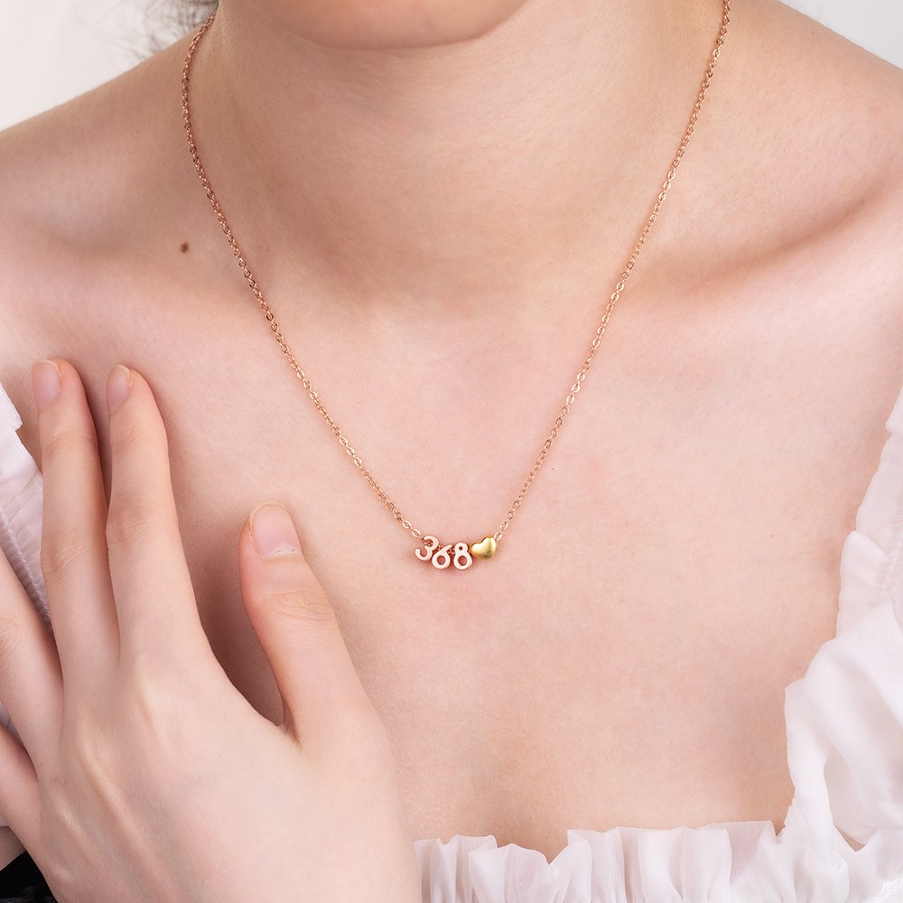 date necklace