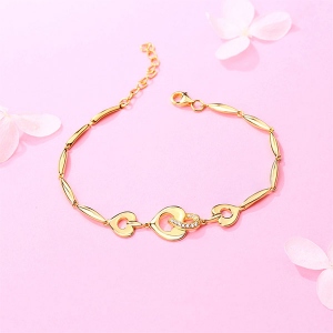 Personalized Heart Bracelet With Birthstone in Gold