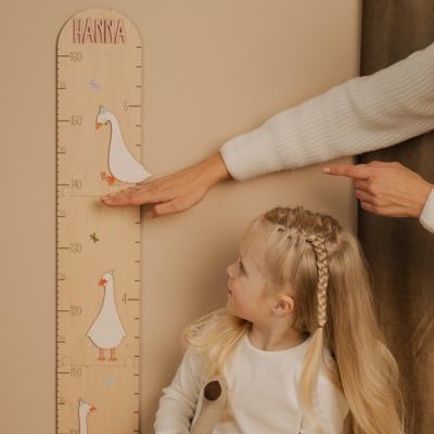 Personligt tillväxtdiagram för barnrum i bondgårdsstil med namn, gåskonstverk i trä, vägglinjal, rumsdekor, babyshower/födelsedagspresent för nyfödda/barn