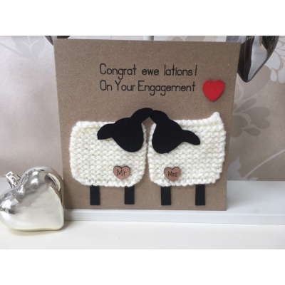 Carte de mariage personnalisée tricotée à la main avec des moutons de la ferme, jeu de mots humoristique, carte de vœux rustique « Monsieur et Madame », cadeau idéal pour une fête prénuptiale ou un enterrement de vie de jeune fille, cadeau pour les jeunes