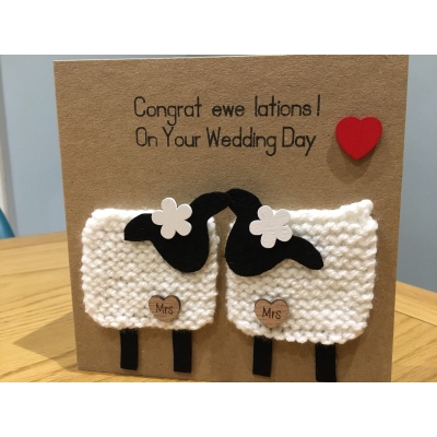 Carte de mariage personnalisée tricotée à la main avec des moutons de la ferme, jeu de mots humoristique, carte de vœux rustique « Monsieur et Madame », cadeau idéal pour une fête prénuptiale ou un enterrement de vie de jeune fille, cadeau pour les jeunes
