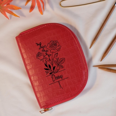 Gepersonaliseerde leren naaldenhouder met geboortebloem en naam, vintage naai- en haaknaaldetui met ritssluiting, reisorganizer voor knutselspullen, cadeau voor breiers