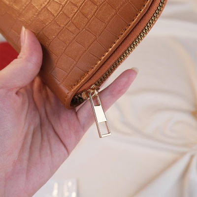 Gepersonaliseerde leren naaldenhouder met geboortebloem en naam, vintage naai- en haaknaaldetui met ritssluiting, reisorganizer voor knutselspullen, cadeau voor breiers