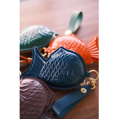 Custom Taiyaki Fish Shaped Leather Coin Purse with Name, Daily Carry Embossed Scale Mini Zipper Wallet, Birthday Gift for Her/Girlfriends/Friends