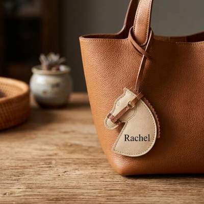 Personalized Horse Head Bag Charm with Name, Vintage Pony PU‑Leather Purse Accessory, Horse‑Themed Keychain Ornament, Gift for Horse Lovers/Women