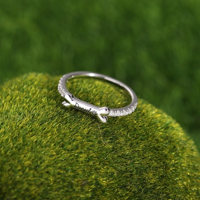 Gravierter Haustier Ring in Ohr- und Knochenform