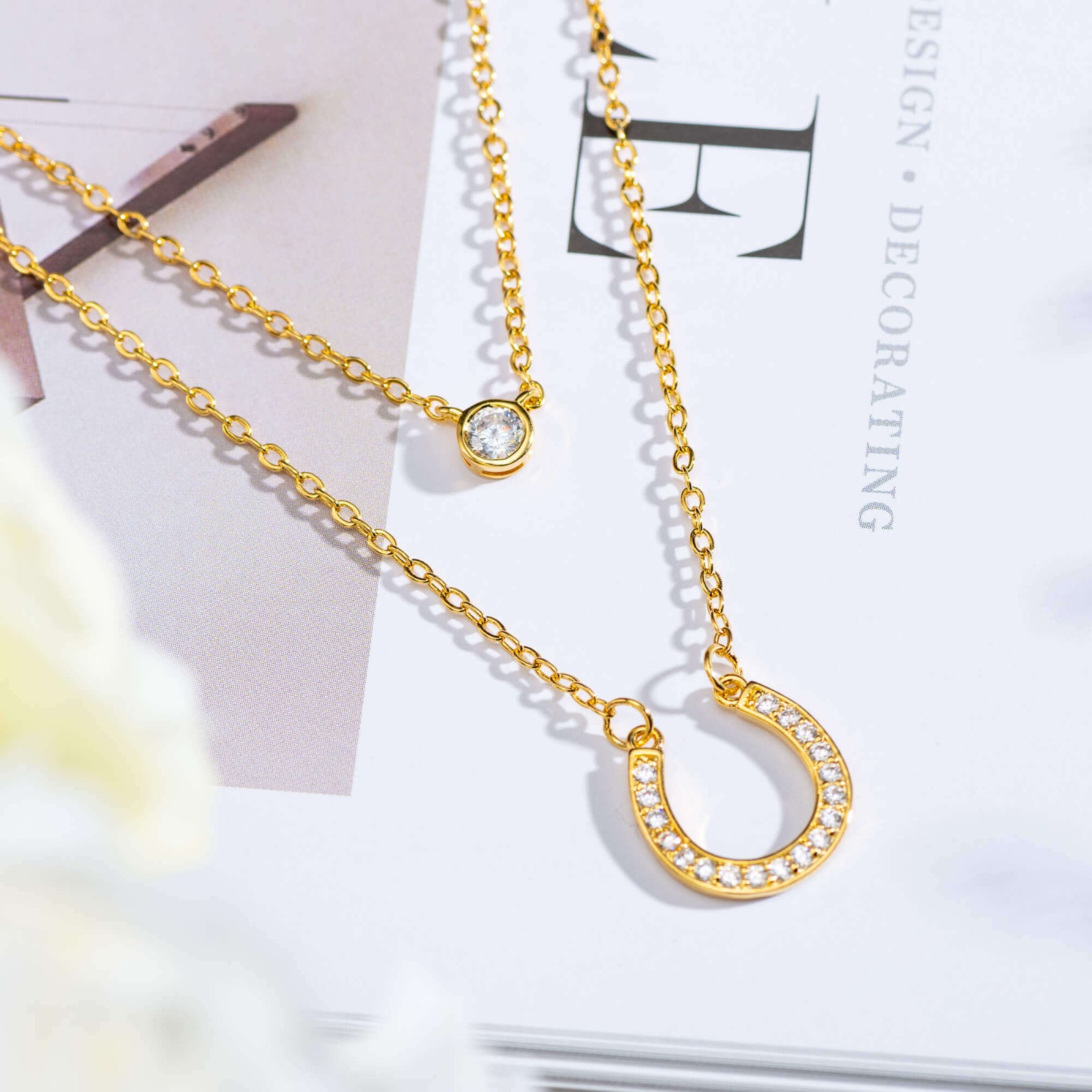 Superposition de collier porte-bonheur