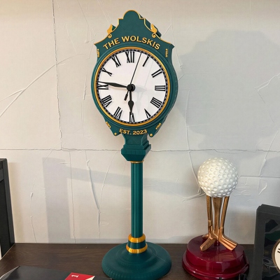Orologio da golf personalizzato in stile vintage con nome e data, quadrante con numeri romani, orologio da tavolo per club, decorazione per la casa, regalo per golfisti/amanti del golf/familiari