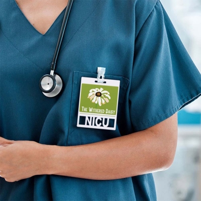Personalized Wilted Daisy Badge Reel, Acrylic Medical Badge Tag, Nurse Accessory, Appreciation/Graduation Gift for Nurse/Doctor/Healthcare Worker