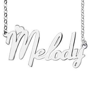Personligt halsband med hjärtformade Fiolex-teckensnitt i sterlingsilver