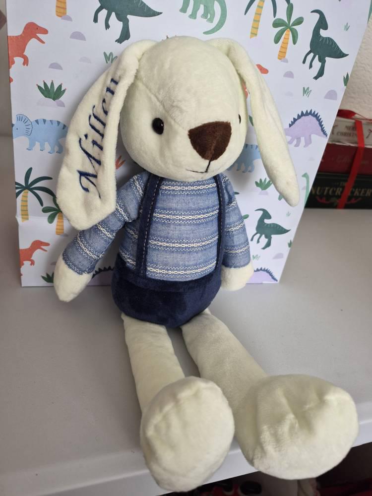 Personalisierter Hase, handgefertigter Plüschhase: Ein liebevolles Geschenk zur Babyparty mit individueller Stickerei. Das beste Babygeschenk