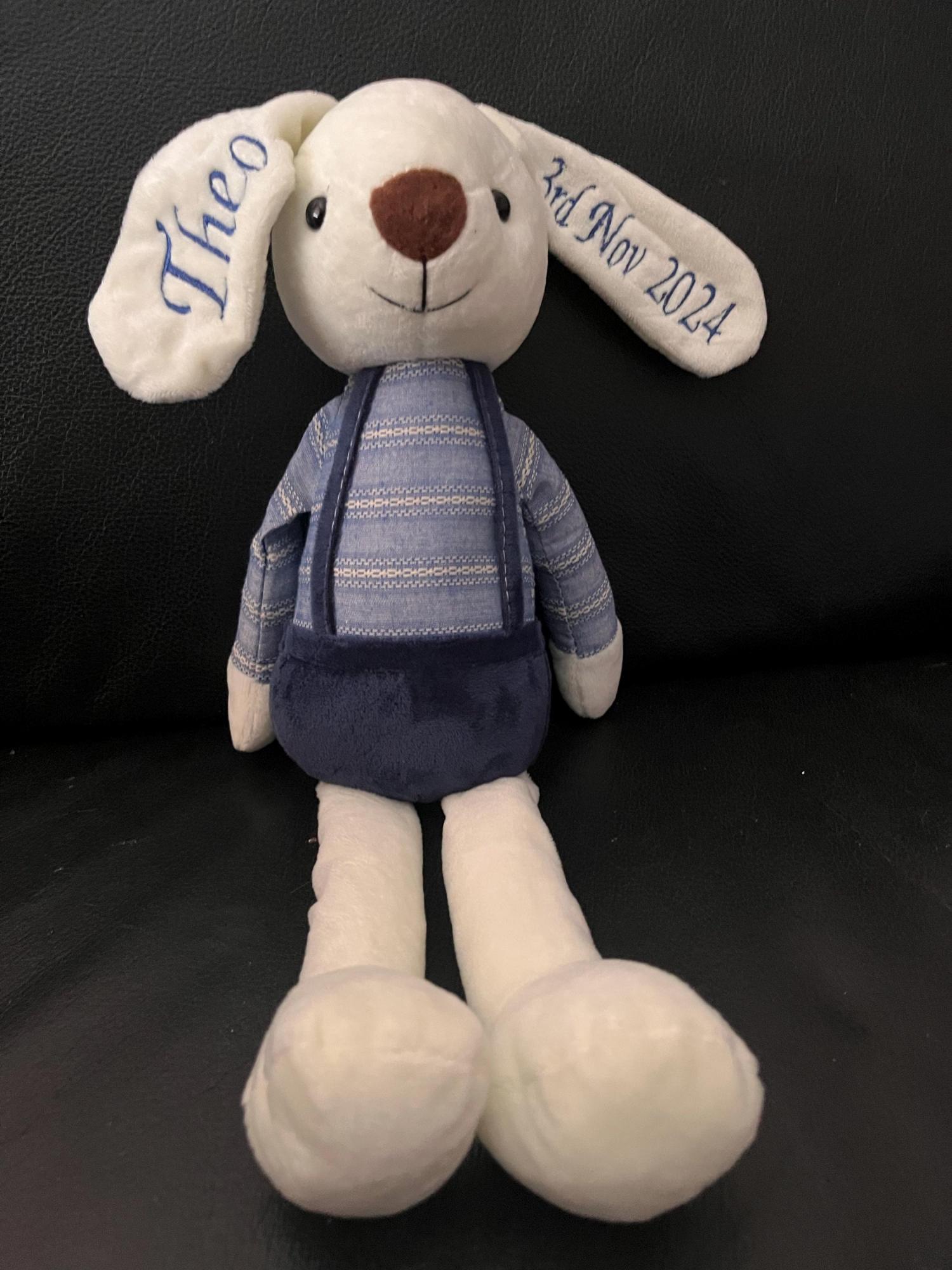 Personalisierter Hase, handgefertigter Plüschhase: Ein liebevolles Geschenk zur Babyparty mit individueller Stickerei. Das beste Babygeschenk