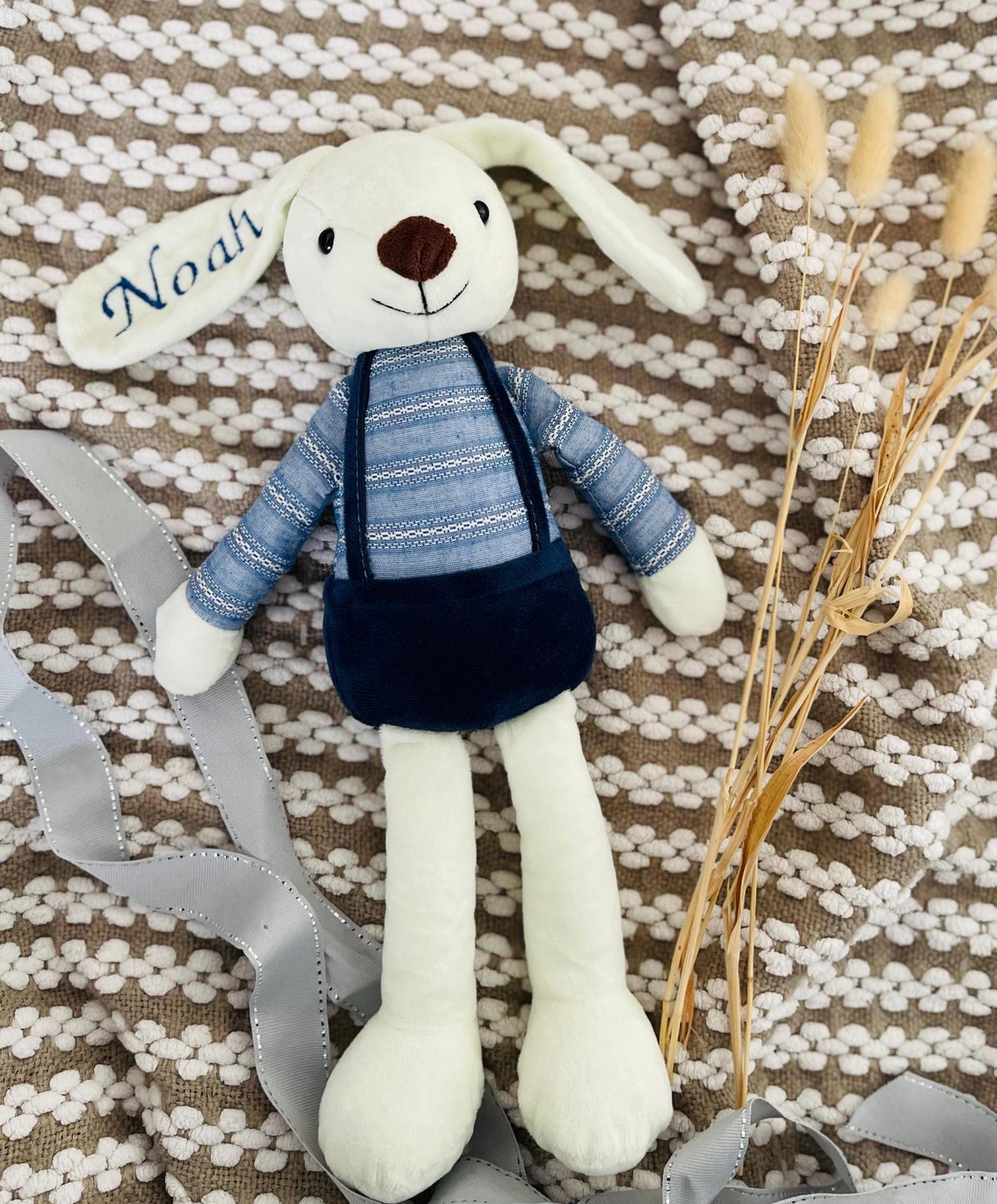 Personalisierter Hase, handgefertigter Plüschhase: Ein liebevolles Geschenk zur Babyparty mit individueller Stickerei. Das beste Babygeschenk