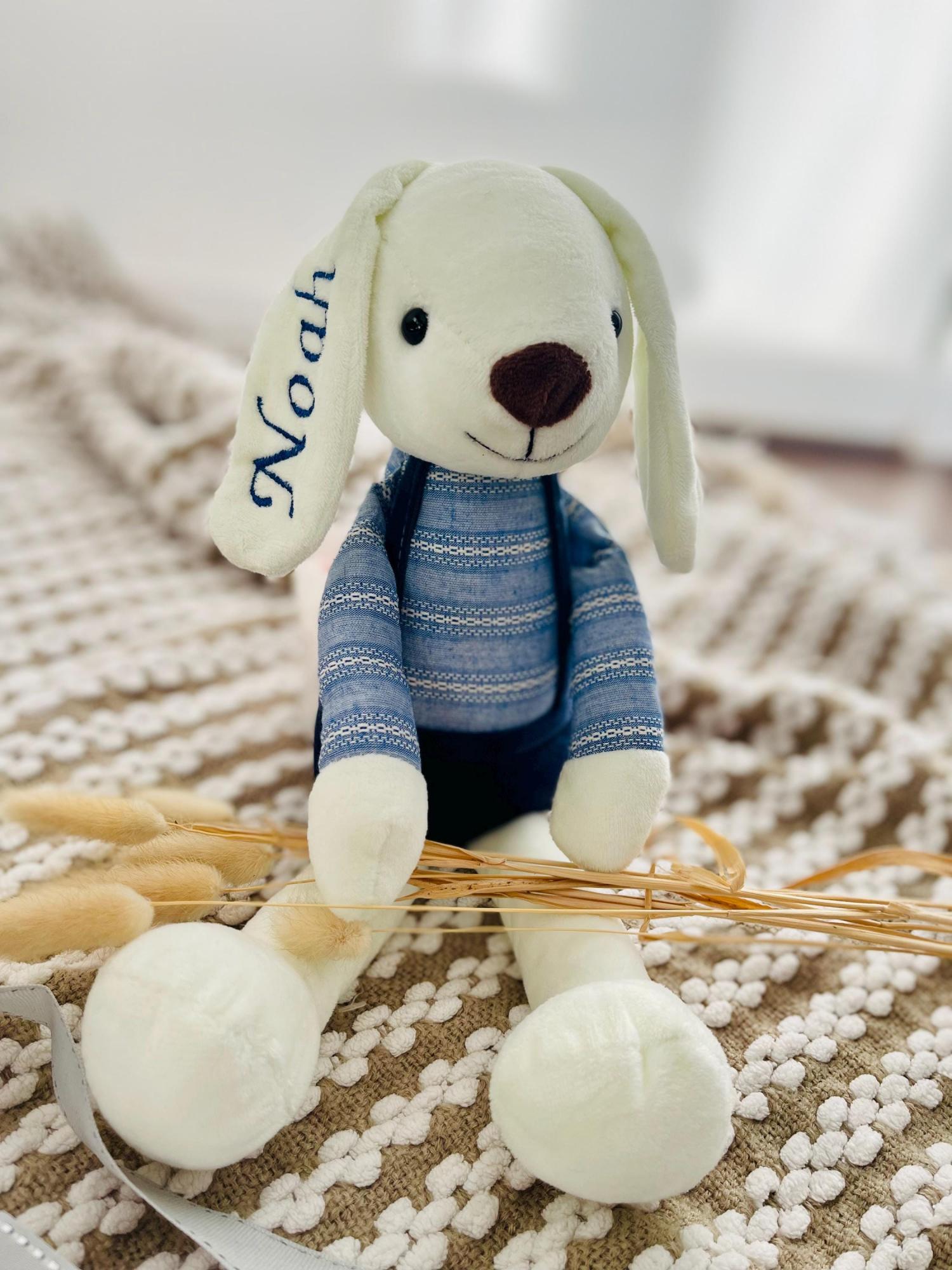 Personalisierter Hase, handgefertigter Plüschhase: Ein liebevolles Geschenk zur Babyparty mit individueller Stickerei. Das beste Babygeschenk