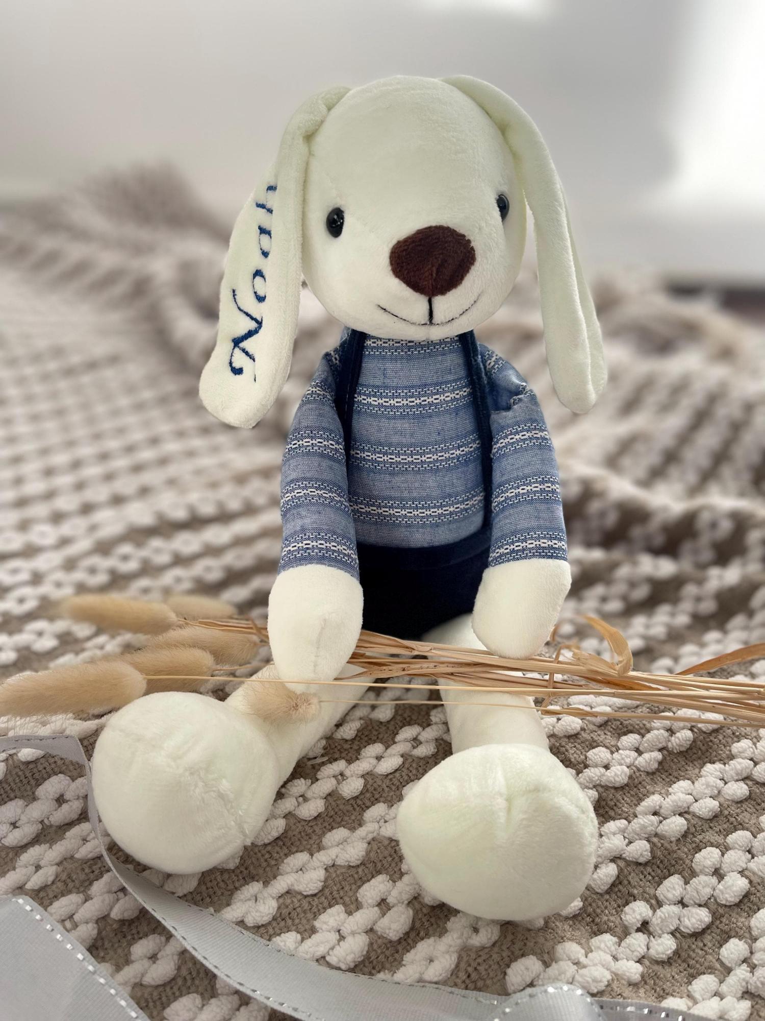 Personalisierter Hase, handgefertigter Plüschhase: Ein liebevolles Geschenk zur Babyparty mit individueller Stickerei. Das beste Babygeschenk