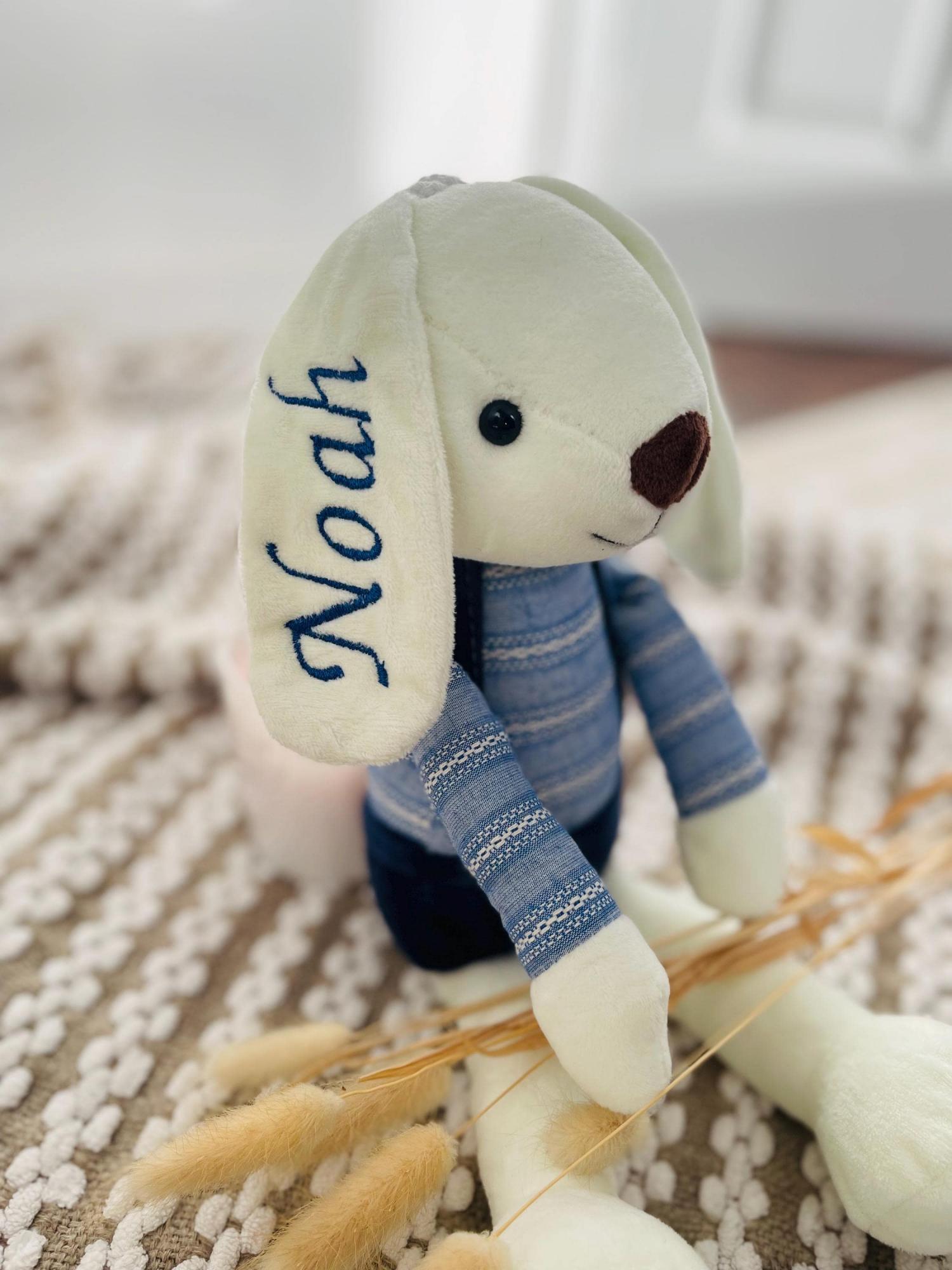 Personalisierter Hase, handgefertigter Plüschhase: Ein liebevolles Geschenk zur Babyparty mit individueller Stickerei. Das beste Babygeschenk