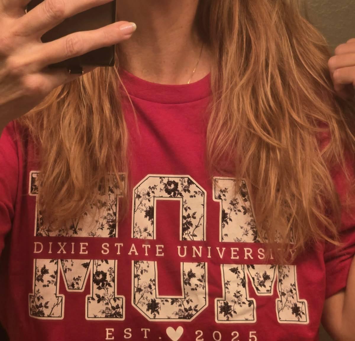 Custom University Mom Est Year Sweatshirt, Mom University Shirt, Personalized College Tee, Proud Mom Graduate 2025, Matching Family Senior